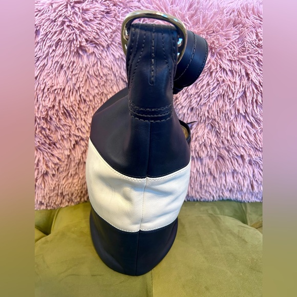 COACH : Good used condition- shoulder bag navy blue and white. - Picture 6 of 13